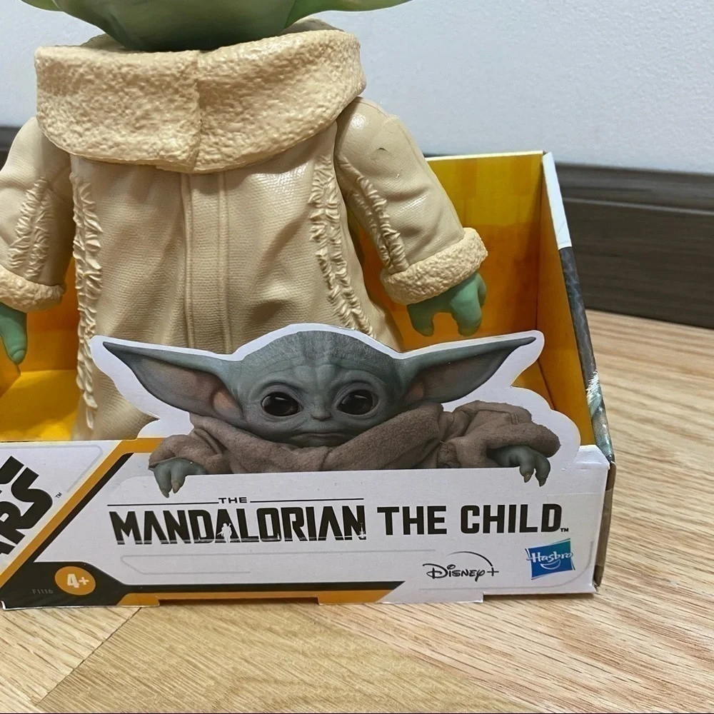 Star Wars Mandalorian The Child Baby Yoda Figure Disney NWT Toy Kids World Park